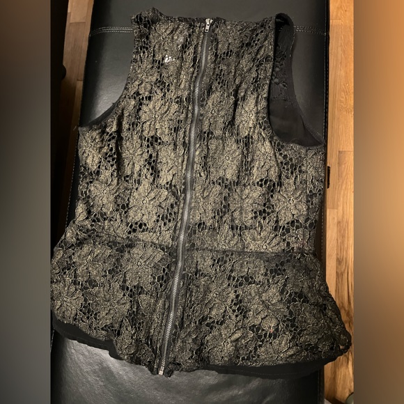 Lace party top medium zip back sleeveless metallic floral - Picture 2 of 2